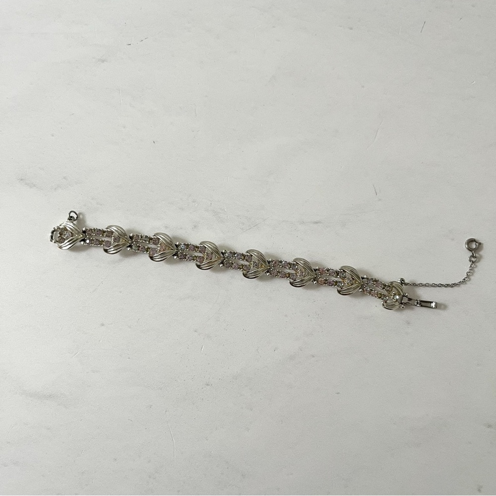 Elegant Silver Bracelet with Crystal Accents - Picture 4 of 5